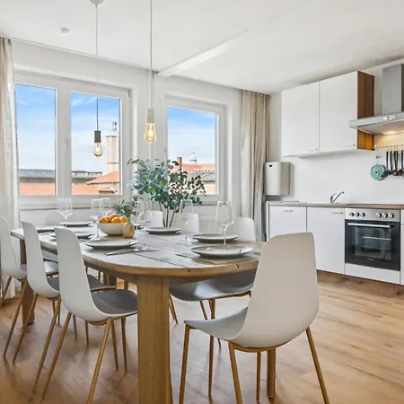 Hellohome I Schlossblick Mit Wintergarten *